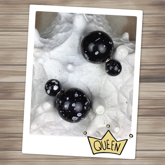 Dawn's Treasures Jewelry - Black Double Stud Earrings